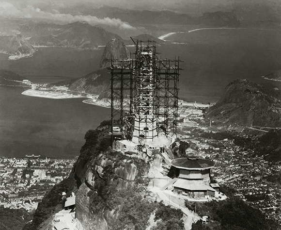 Cristo Redentor em construção, c. 1931 | S. H. Holland / Coleção Brascan, Cem Anos no Brasil / Acervo IMS