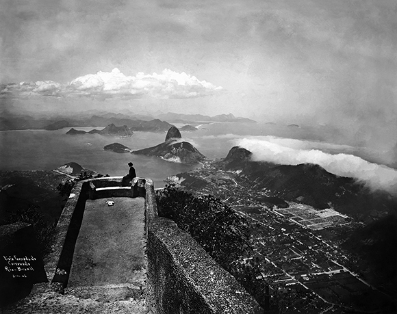 Vista do RJ - entrada da baía, tomada do topo do Morro Corcovado, 1906 | Augusto Malta / Coleção Brascan, Cem Anos no Brasil / Acervo IMS