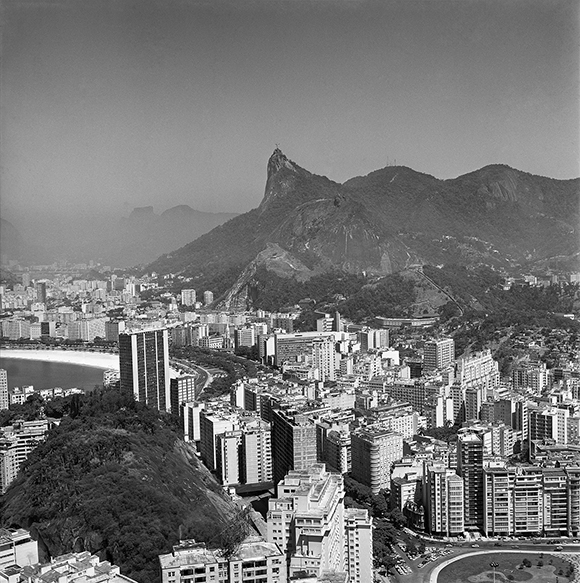 Vista aérea do Rio de Janeiro, 1965/70 | Carlos Moskovics / Acervo IMS