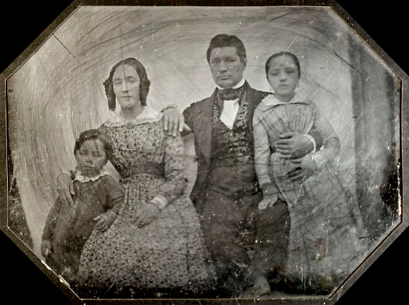 Retrato | Daguerreótipo, c. 1850 | S.L. | Fotógrafo anônimo | Coleção Waldyr Cordovil/Acervo IMS