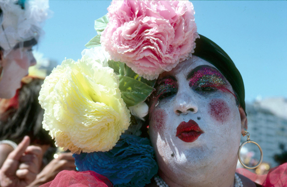 Maureen Bisilliat/ Acervo Instituto Moreira Salles - Travesti no carnaval em Copacabana, década de 1970
