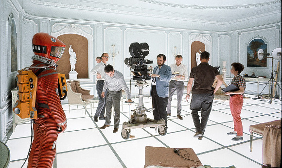 Stanley Kubrick e equipe no set de 2001